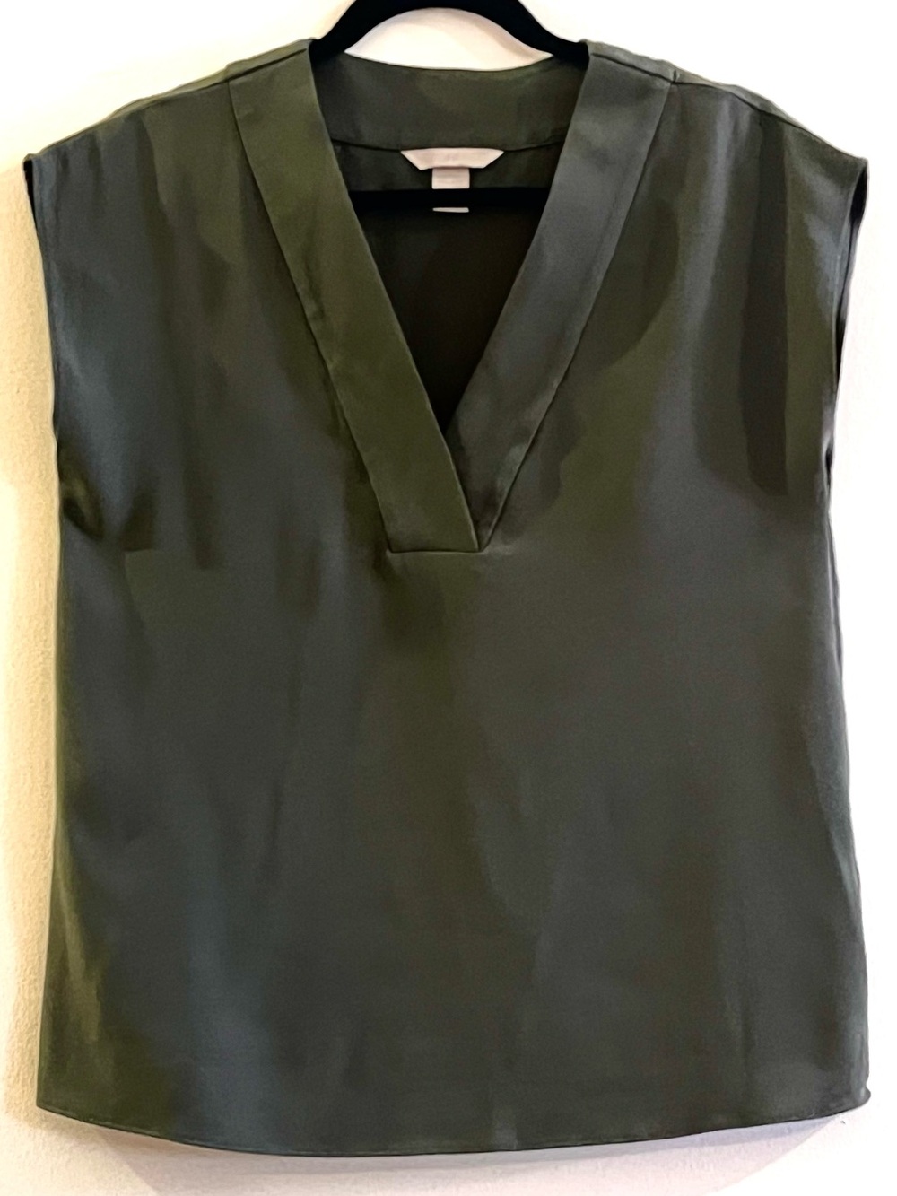 H&M Sleeveless V-Neck Loose Fit Elegant Blouse Olive Green Size 4